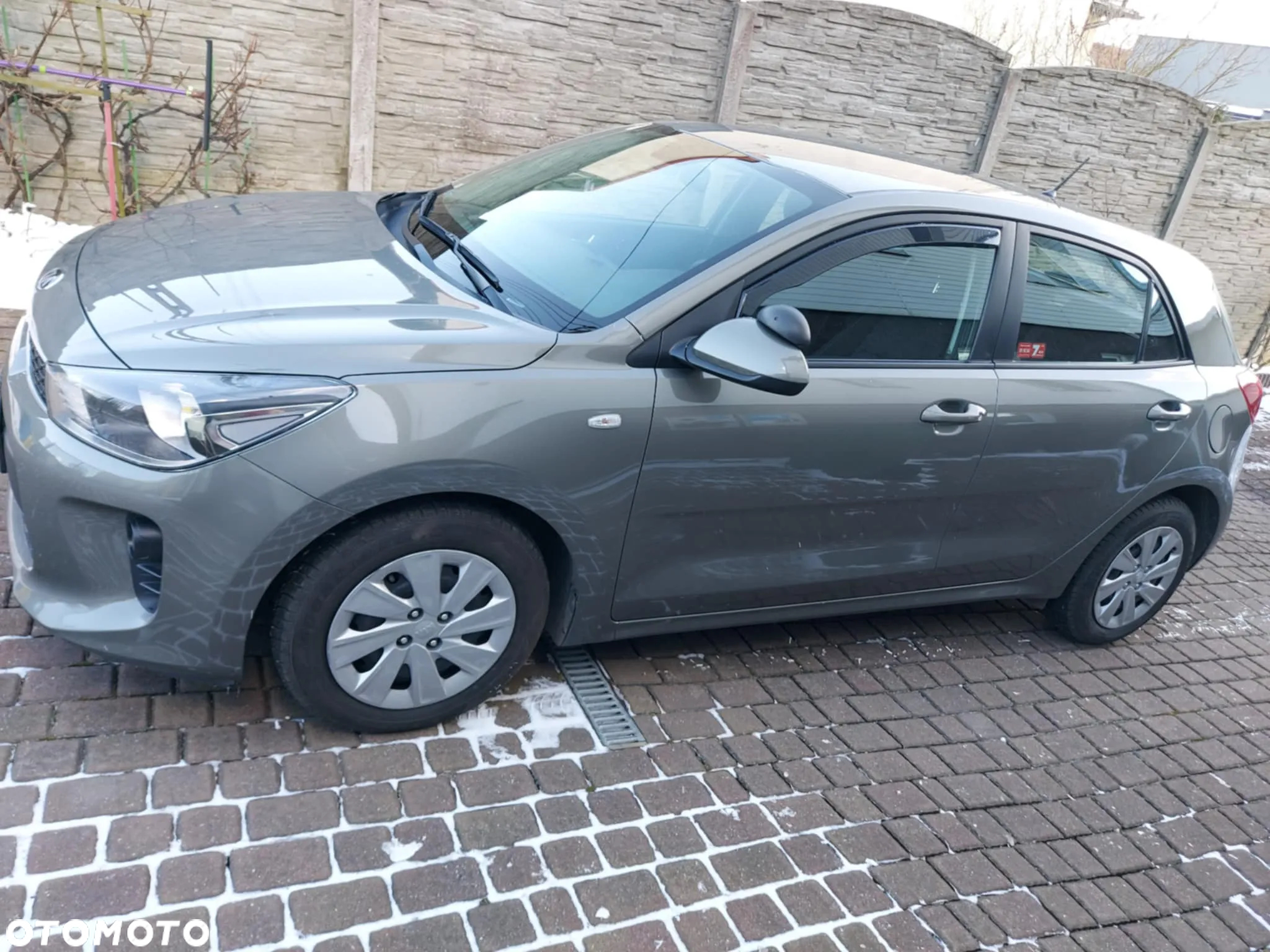 Kia Rio 1.2 L - 4