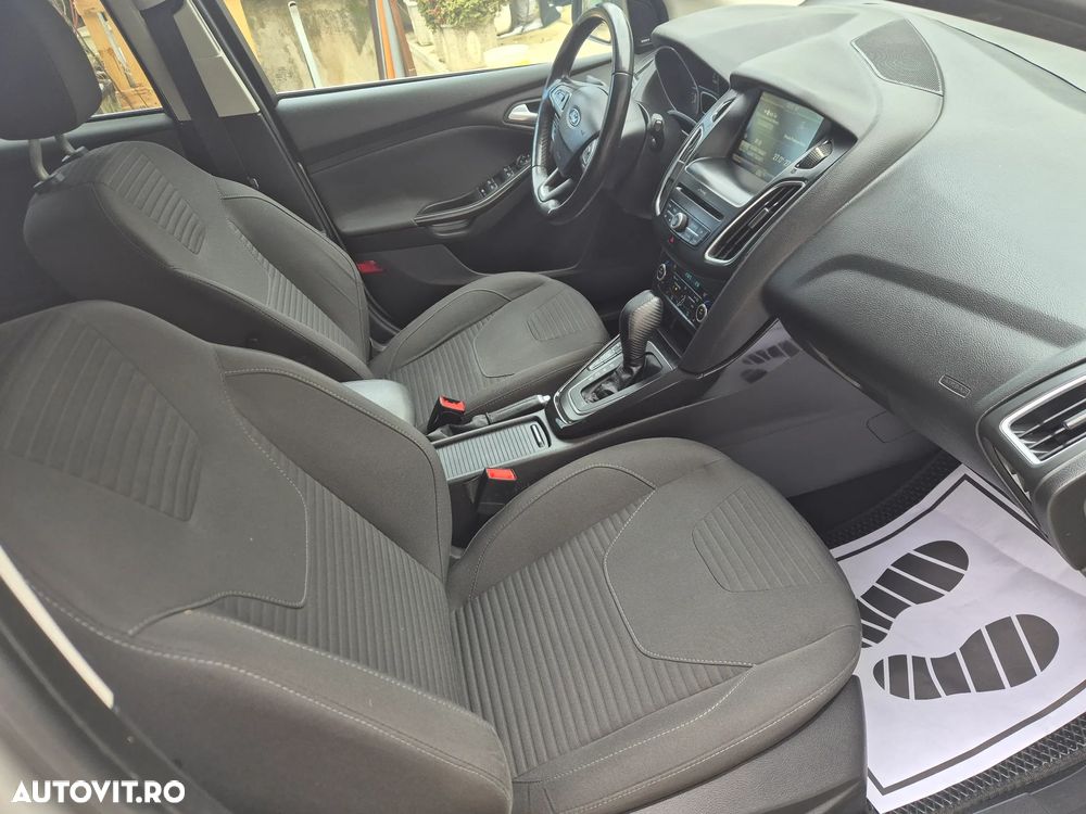 Ford Focus 2.0 TDCI Powershift Titanium - 9