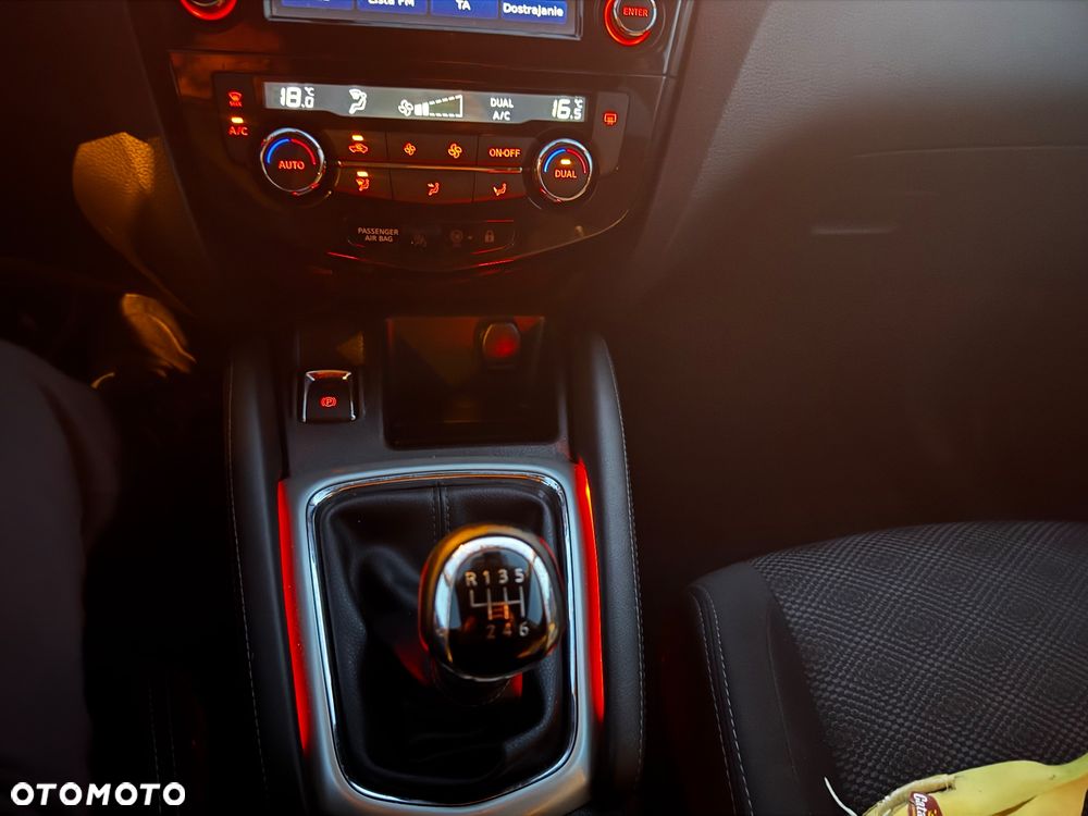 Nissan Qashqai 1.6 DIG-T N-Connecta - 11