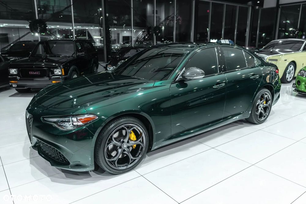 Alfa Romeo Giulia 2.0 Turbo 16V AT8-Q4 Veloce - 3