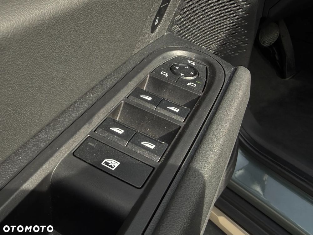 MINI Countryman C mHEV Linia Favoured - 17