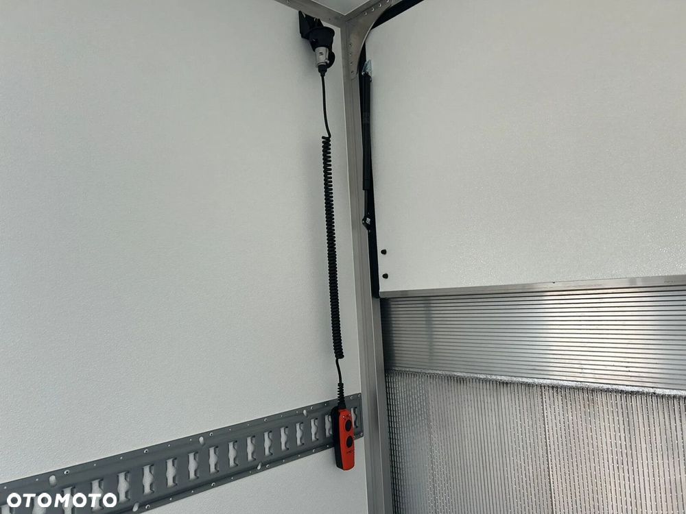 Volkswagen Crafter KONTENER+WINDA/AUTOMAT/35 Podwozie z pojedynczą kabiną 2,0 l 163 KM manual r. o.: 4490 mm - 13