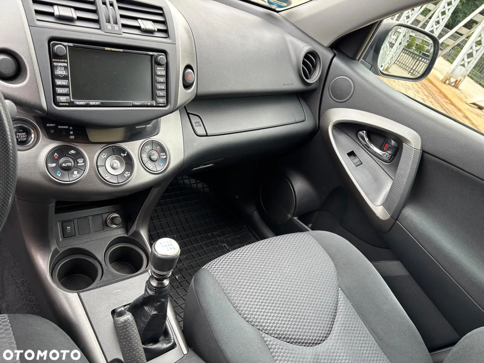 Toyota RAV4 - 24