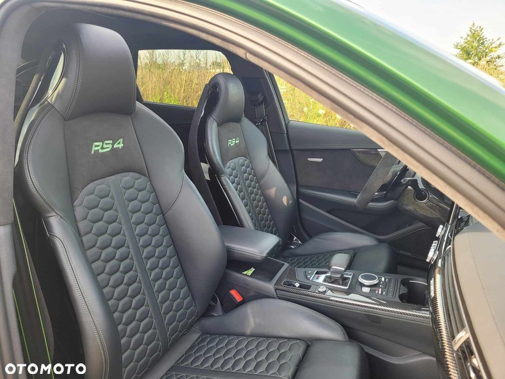 Audi RS4 Avant - 16