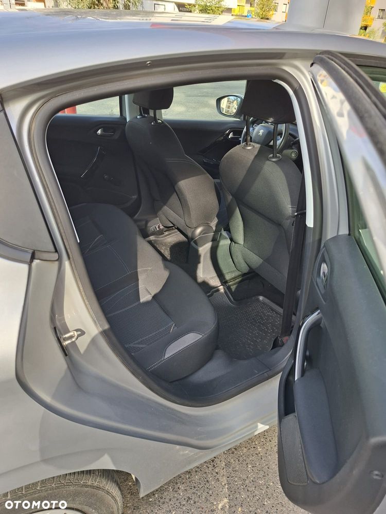 Peugeot 208 - 11