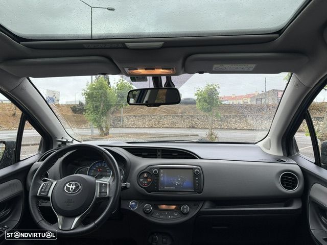 Toyota Yaris 1.5 HSD Comfort +P.Style+Navi - 12