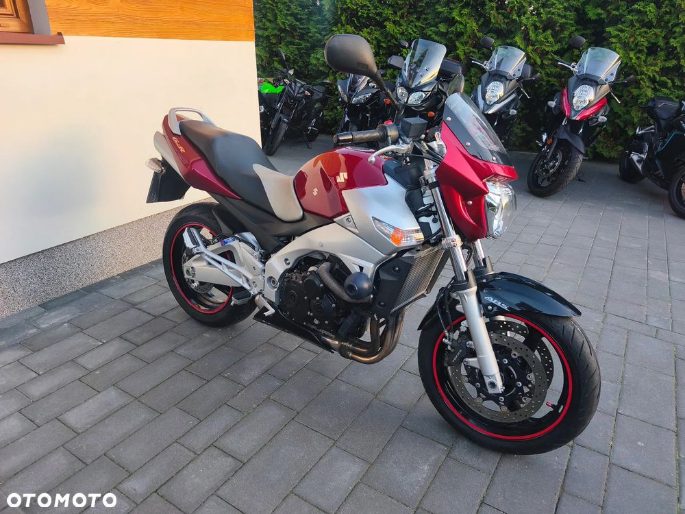 Suzuki GSR
