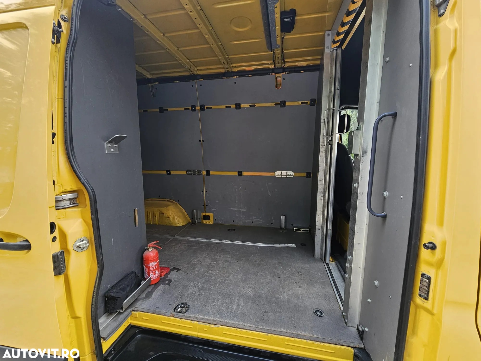 Mercedes-Benz Sprinter - 10
