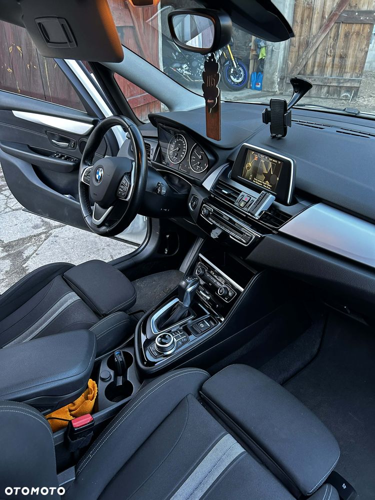 BMW Seria 2 218d - 11