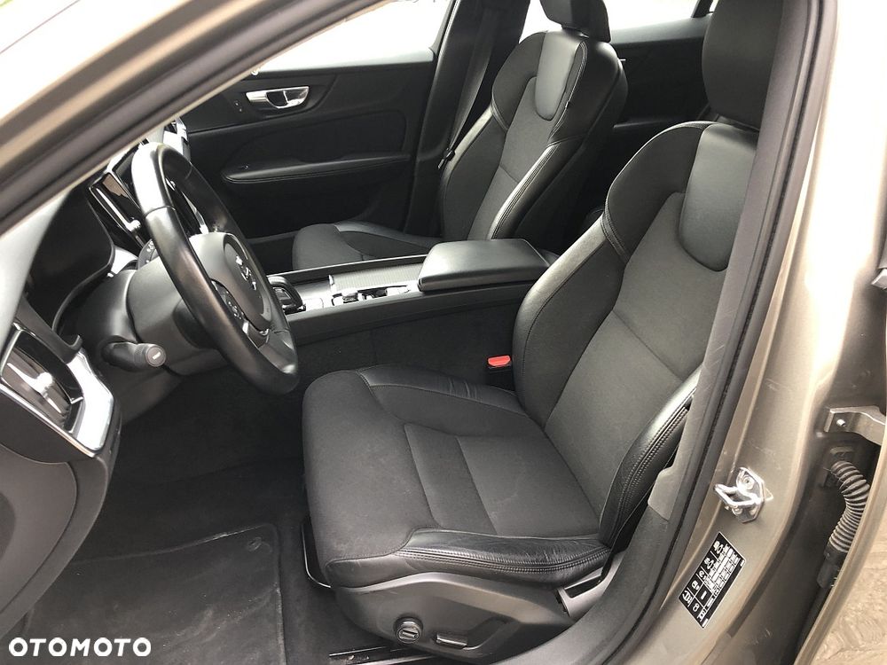 Volvo V60 B4 D Momentum Pro - 9