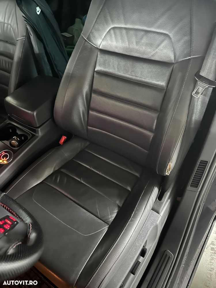 Volkswagen Touareg - 12