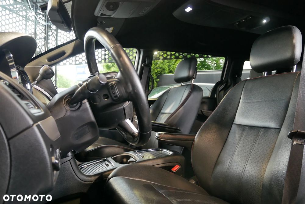 Dodge Grand Caravan - 8