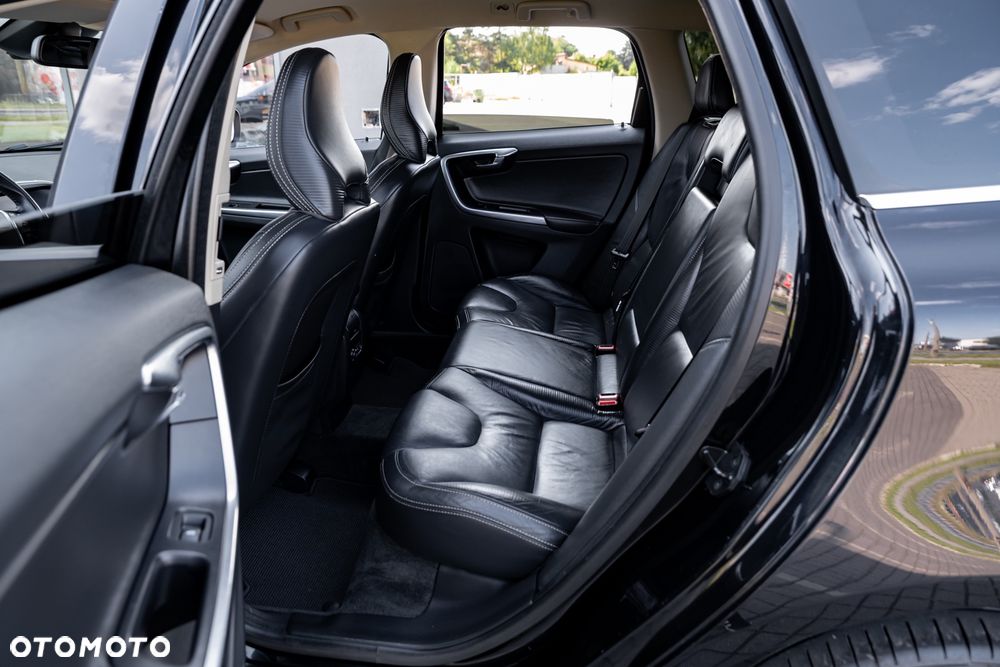 Volvo XC 60 D4 AWD Geartronic RDesign - 18