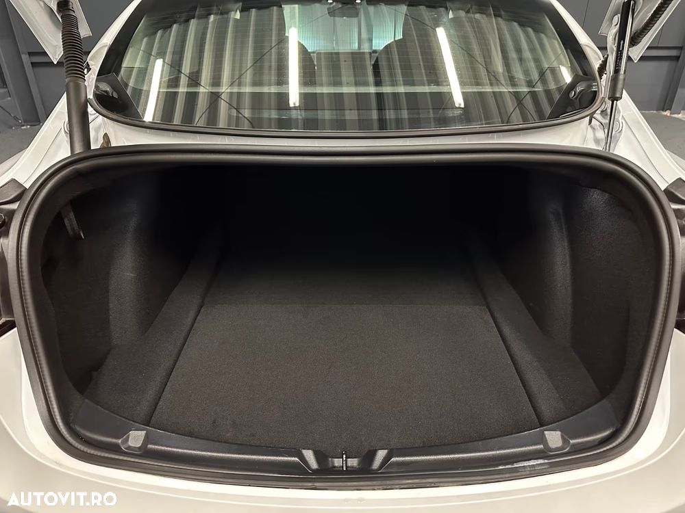 Tesla Model 3 - 14