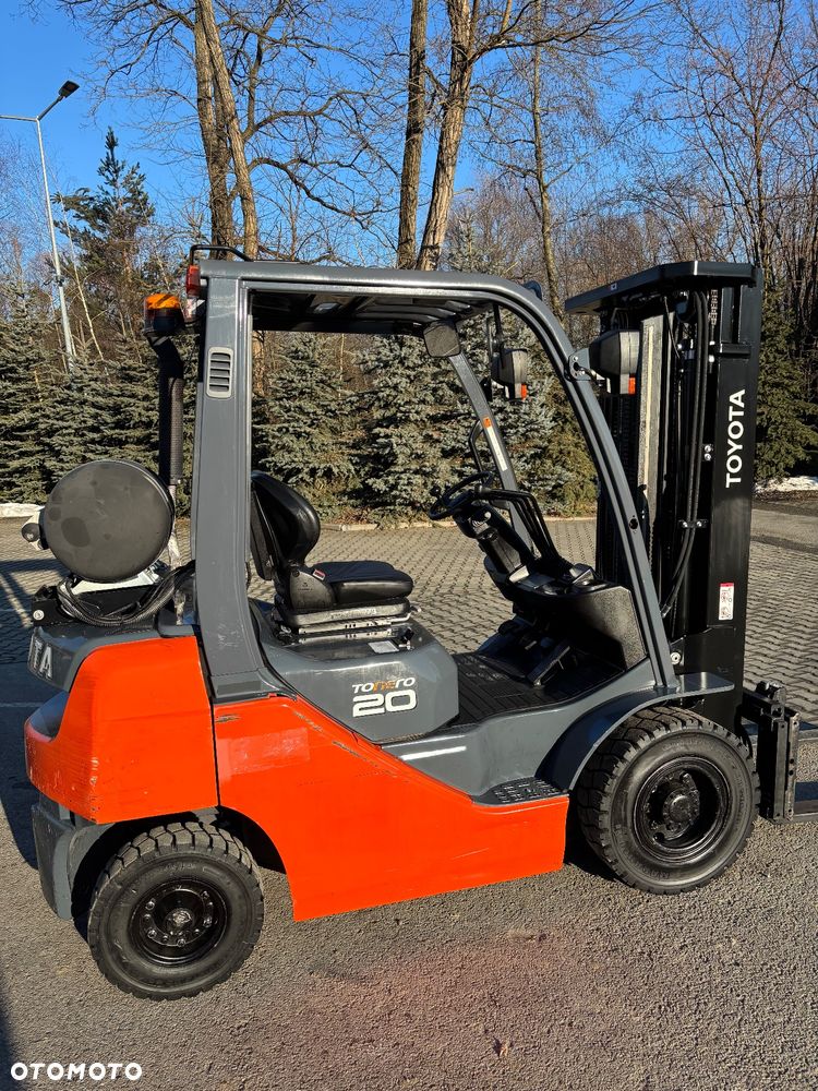 Toyota 8FGF20 GWARANCJA LPG BENZYNA triplex ORGINALNY STAN 39 750 NETTO - 1