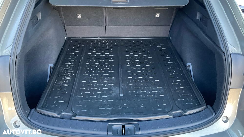 Toyota Corolla 1.8 HSD TS Dynamic - 22