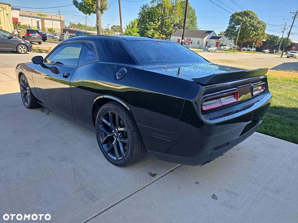 Dodge Challenger 5.7 R/T - 2