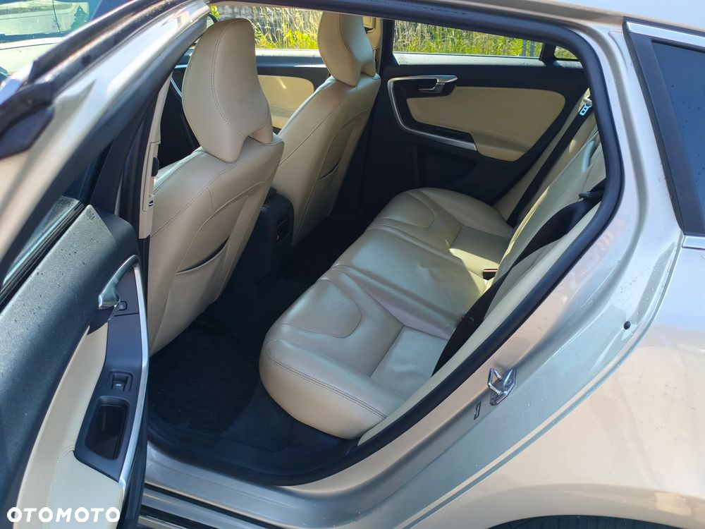 Volvo V60 T5 Drive-E Momentum - 4