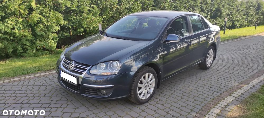 Volkswagen Jetta - 1