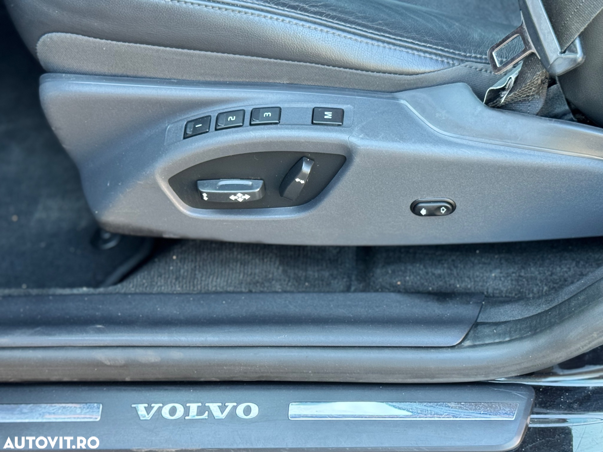Volvo XC 60 D5 AWD Geartronic Summum - 39