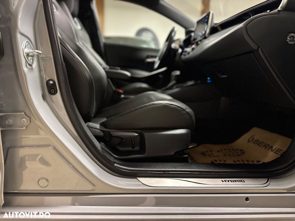 Toyota Corolla 2.0 HSD Exclusive Plus GR Sport Bi-Tone - 16