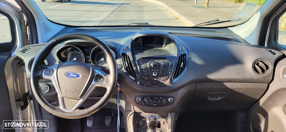 Ford Tourneo Courier 1.0 EcoBoost Titanium - 11