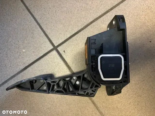 POTENCJOMETR PEDAŁ GAZU MERCEDES VARIO 818 A6703000104 - 1