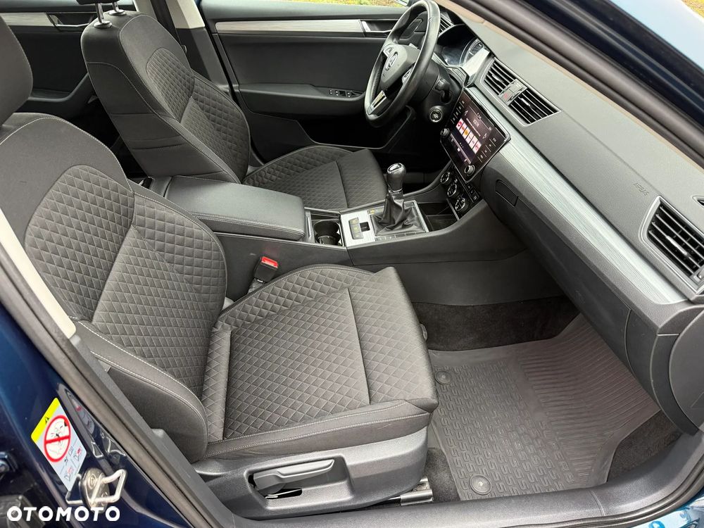 Skoda Superb 2.0 TDI SCR Ambition - 17