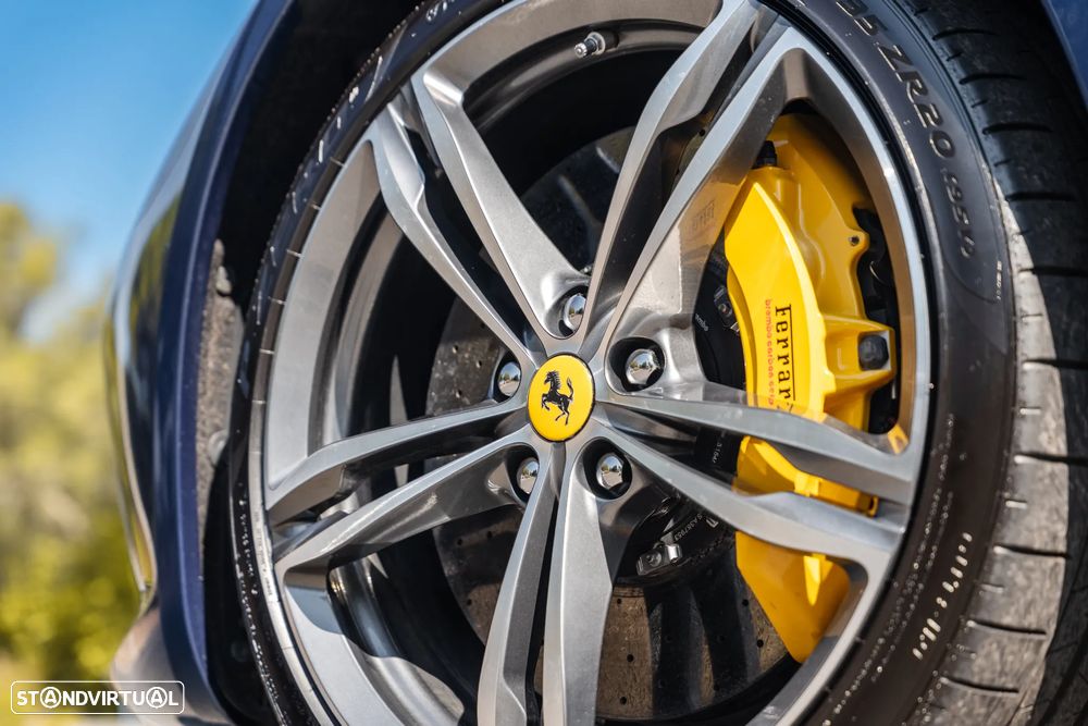 Ferrari GTC4 Lusso - 9