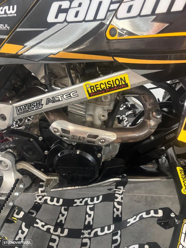 Can-Am Defender - 15