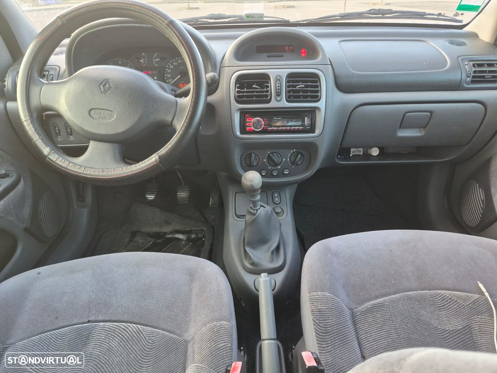 Renault Clio 1.2 RXE - 10