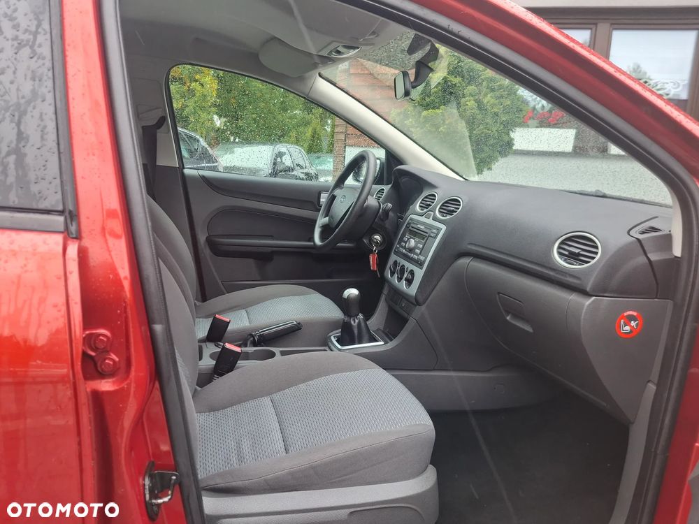 Ford Focus 1.6 16V Style - 24