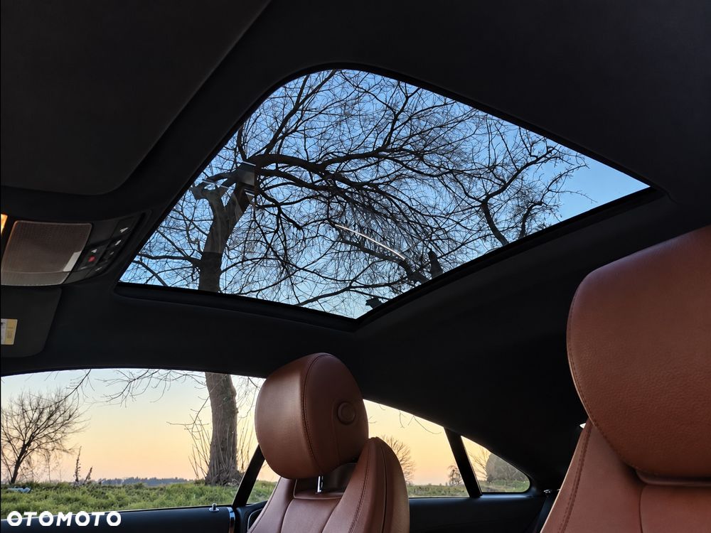 Mercedes-Benz Klasa E 220 d 4-Matic 9G-TRONIC - 13