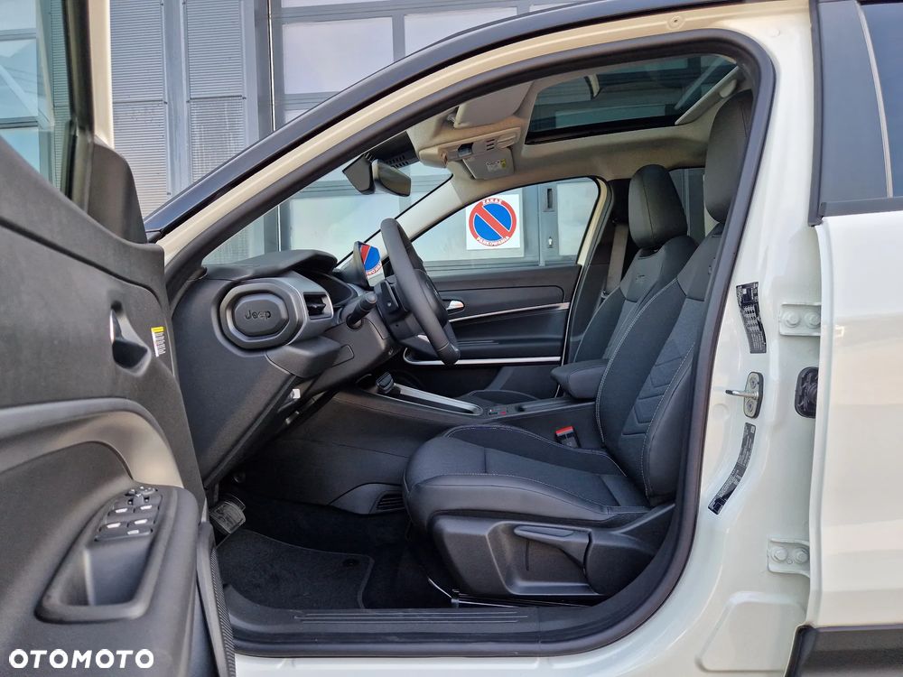 Jeep Avenger 1.2 T3 mHEV Summit FWD eDCT6 - 11