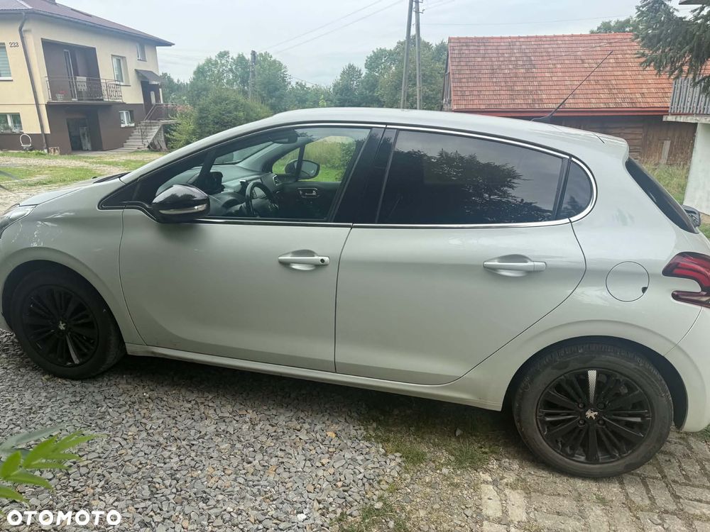 Peugeot 208 1.2 PureTech Allure S&S EAT6 - 10