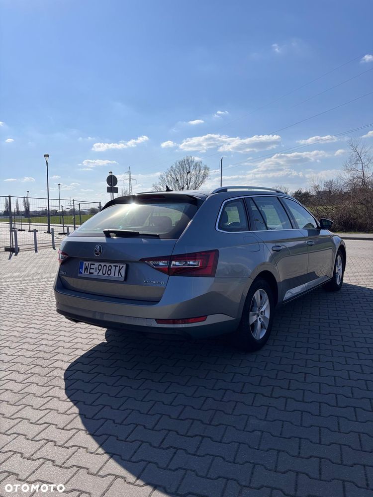 Skoda Superb 2.0 TDI Ambition - 9
