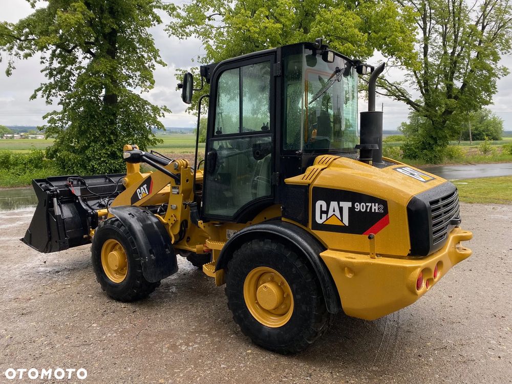 Caterpillar CAT 907H2, 2014 ROK, 6000 MTH, ŁYŻKA OTWIERANA + WIDŁY, z NIEMIEC, SUPER STAN, - 7