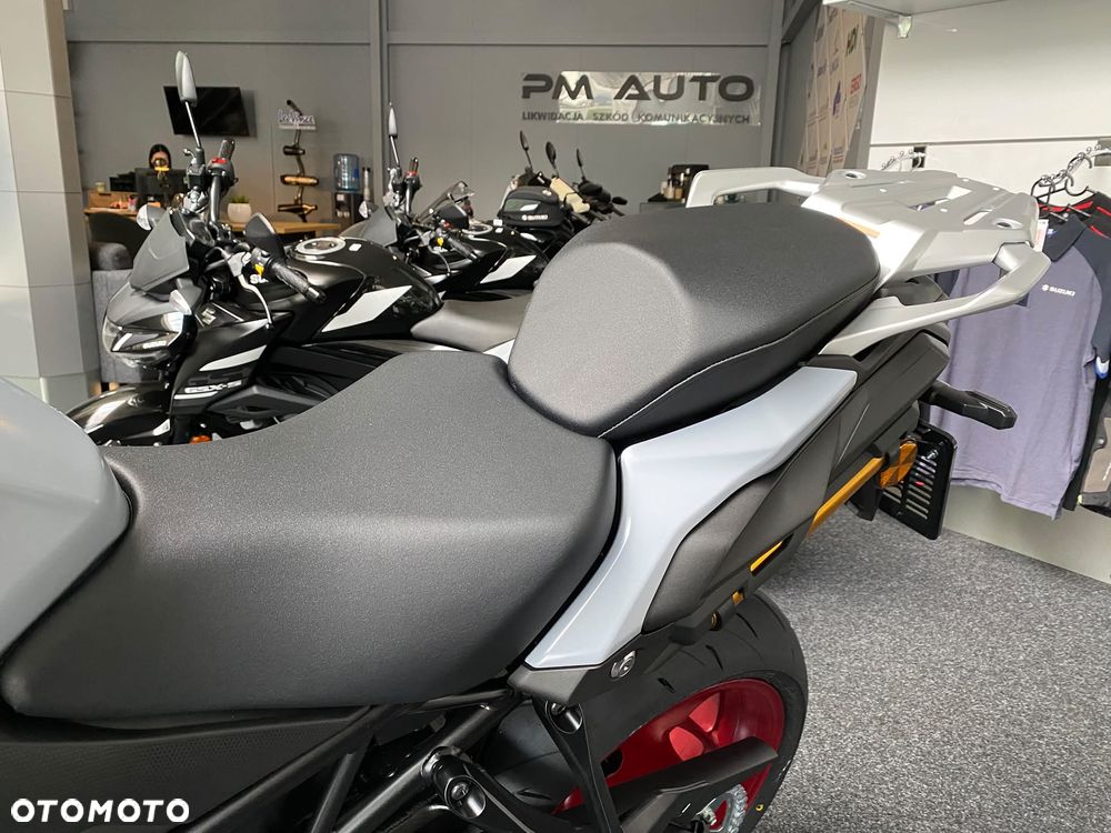 Suzuki GSX 1000 - 17