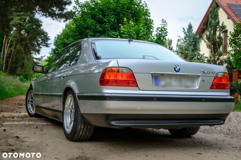 BMW Seria 7 740i - 7