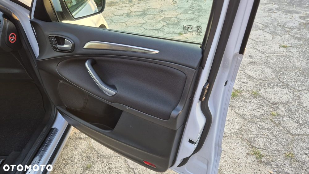 Ford S-Max - 16