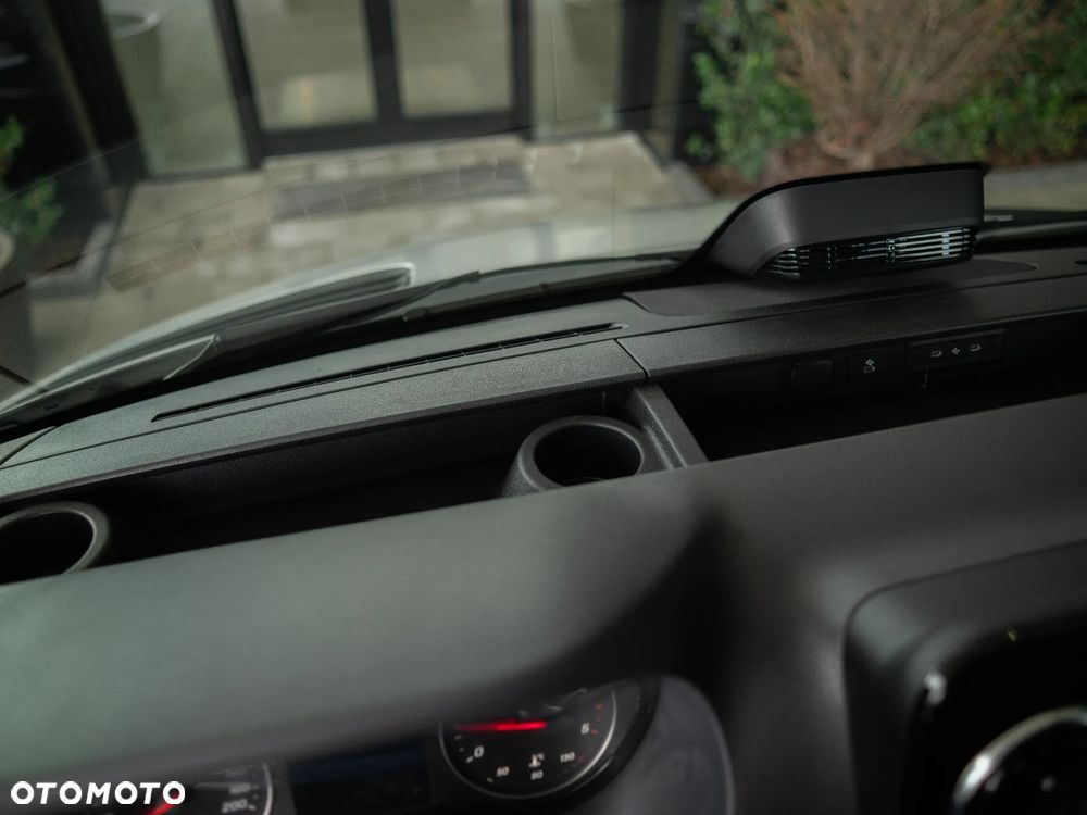 Mercedes-Benz Sprinter - 12