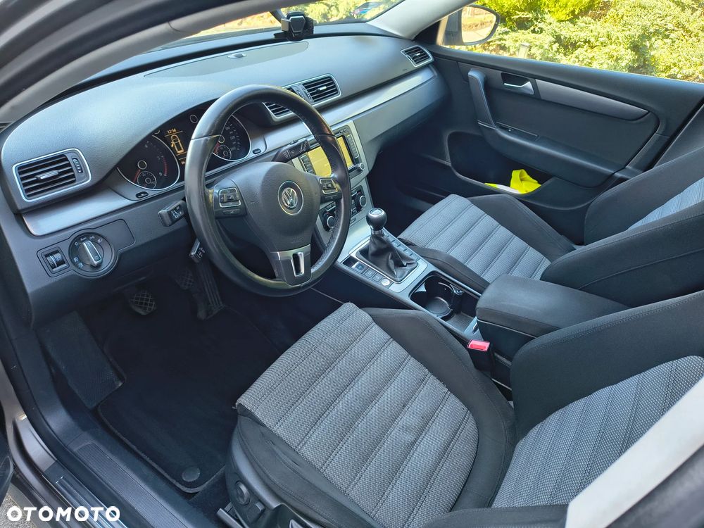 Volkswagen Passat 2.0 Blue TDI SCR Comfortline - 6