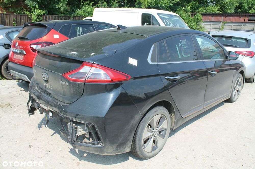 Hyundai IONIQ - 3