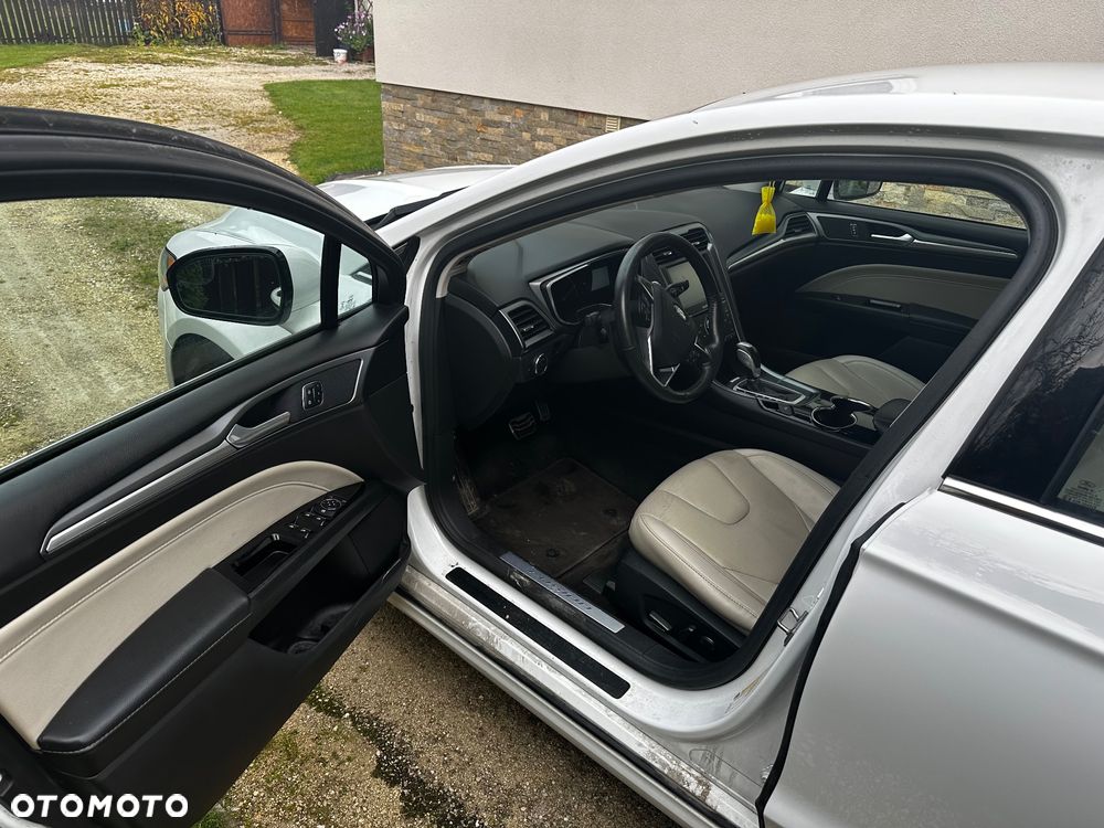 Ford Fusion 2.0 EcoBoost Titanium - 12