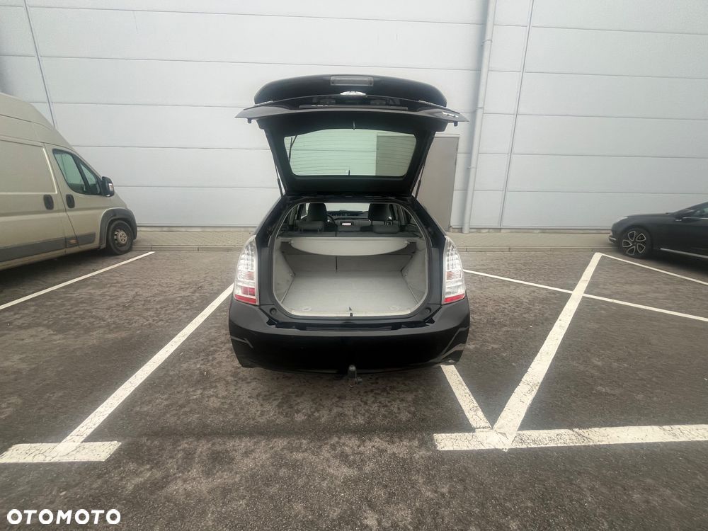 Toyota Prius (Hybrid) Executive - 7