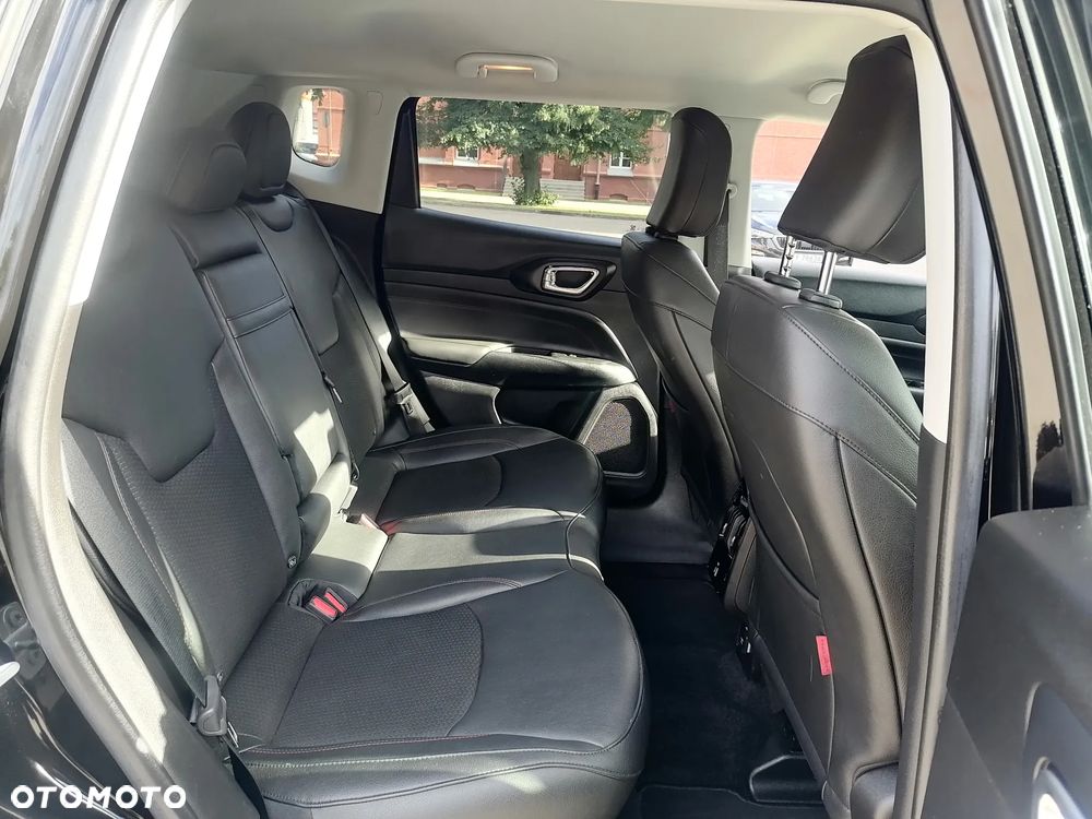 Jeep Compass - 30