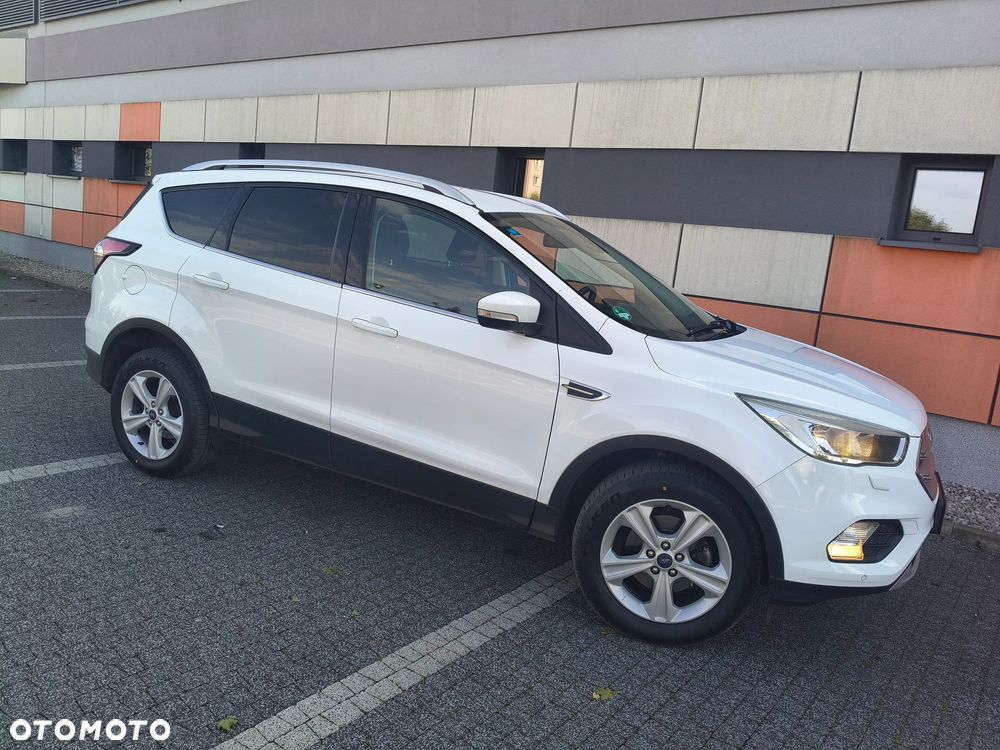 Ford Kuga 1.5 EcoBoost 2x4 Trend - 2