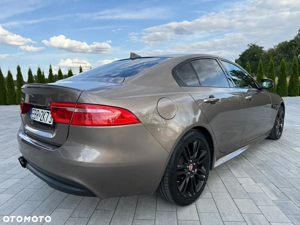 Jaguar XE 2.0 D R-Sport - 18