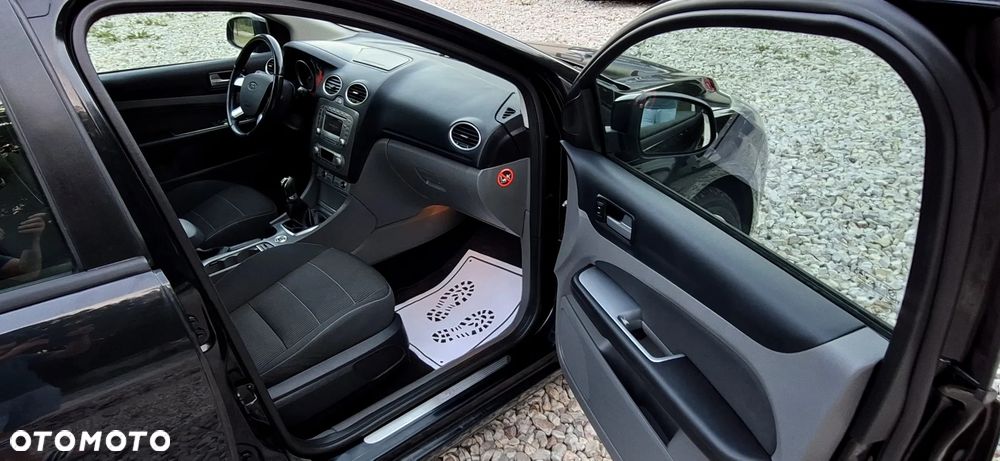 Ford Focus 1.8 Titanium - 18