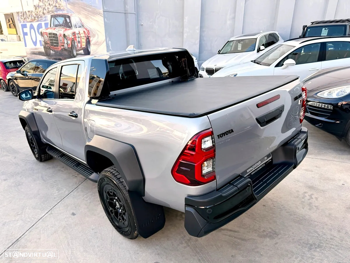 Toyota Hilux 2.8 D-4D 4WD GR Sport - 48